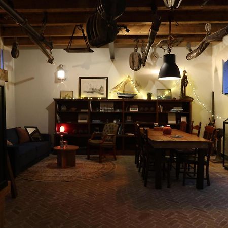 Pekelpakhuis Menheerse Werf 米德尔哈尼斯 外观 照片